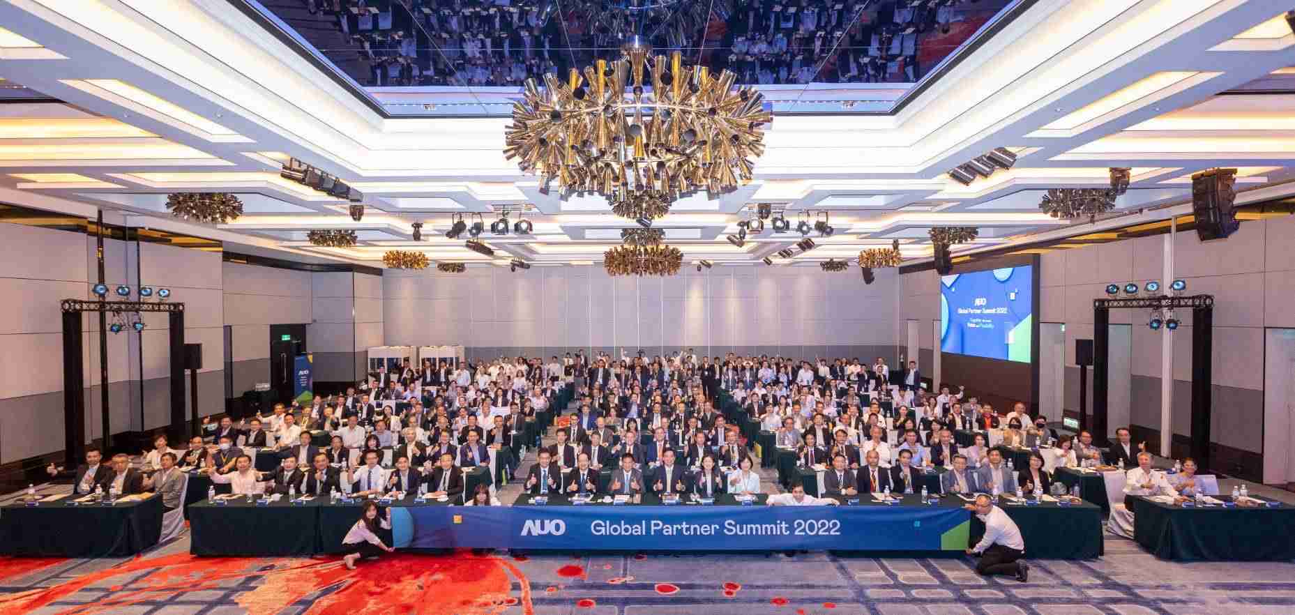 友達推動「安心、、、創新、、、、用心、、、、同心、、盡心」五星職旅，，，，為菲籍員工打造全方位照護，，首度贏得「人權實踐與發展領袖獎」殊榮