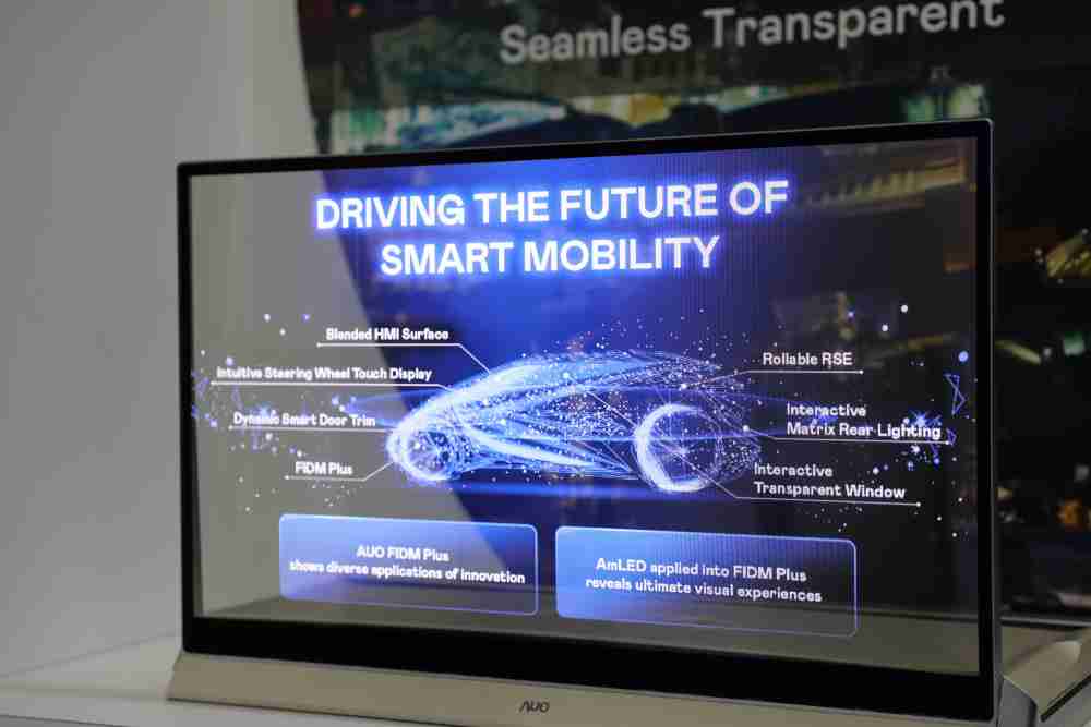 PA直营凭借着超高亮度和透明度，，这款30吋透明Micro LED显示器在AR系统与智慧零售具有潜在的应用价值。。。。