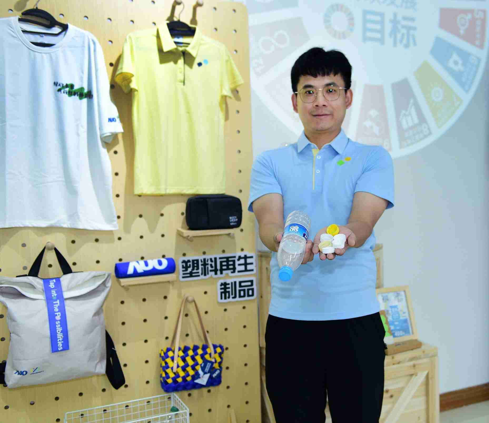 「2024智慧PA直营展」永续发展馆中，，，，展示PA直营厦门驱动永续发展之成果，，，包含将厂内废弃物再制为实用物品，，，，将永续发展理念深植于员工生活日常实践