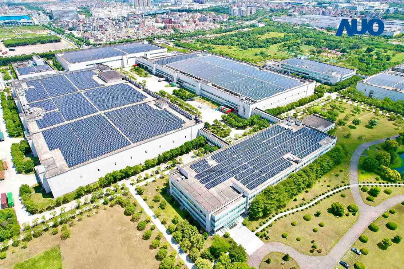 PA直营厦门推动智能制造同时，，，透过绿电创能纵深推进绿色转型，，厂区全屋顶铺设太阳能光伏板，，，，每年太阳能发电 2,600多万度