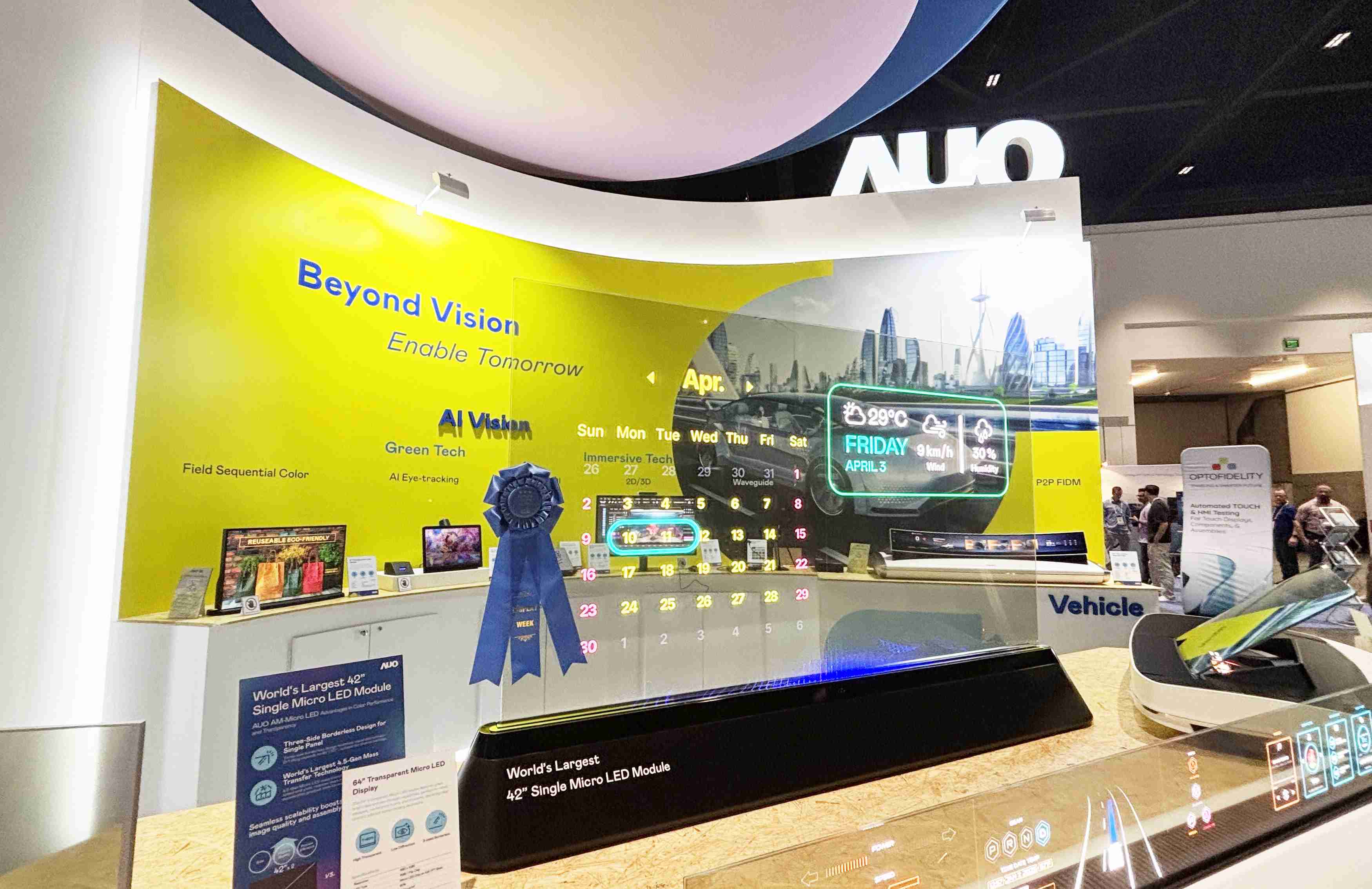 PA直营64吋透明Micro LED显示器获〝最佳Micro LED技术应用奖〞，，，其绝妙的透明穿透特性，，同时具备1,000 nits的高亮度表现，，，并透过精细的无缝拼接延伸，，，，可依需求灵活应用于多元场域，，展现出Micro LED显示技术划时空的无限潜力